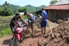 ĐVTN Công an Điện Biên tang cường xuống xã Nậm Nhừ hỗ trợ vận chuyển vật liệu làm nhà cho hộ nghèo