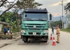 Tránh "chim mồi" báo chốt, CSGT Hà Giang hóa trang bắt xe quá tải