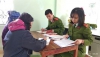Công an TP Điện Biên Phủ xuống cơ sở điều chỉnh thông tin sổ hộ khẩu cho nhân dân phường Thanh Trường