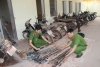 Công an huyện Nậm Pồ đẩy mạnh công tác vận động quần chúng nhân dân thu hồi vũ khí, VLN, CCHT