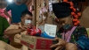 Công an thành phố Điện Biên Phủ trao quà cho các hộ nghèo xã Pá Khoang