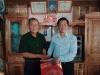 Trao 165 suất quà tặng gia đình chính sách thị xã Mường Lay