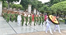 Đoàn đại biểu điển hình tiên tiến trong phòng, chống ma túy vào Lăng viếng Chủ tịch Hồ Chí Minh