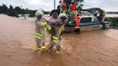 Công an Quảng Trị tiếp tục căng mình giữa trời mưa lụt, cứu nạn người dân