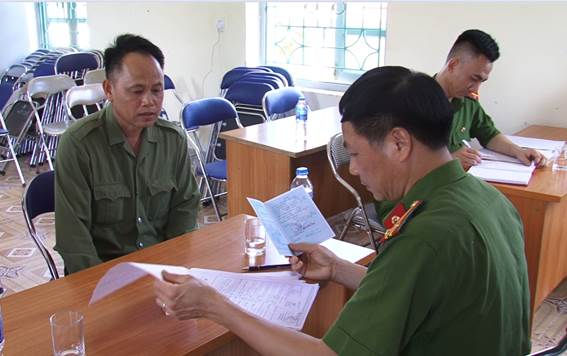 Description: I:\anh 24_7\Cục cảnh sát ALHC về TTXH BCA kiểm tra, phúc tra thông tin dân cư tại xã Noong Luống, huyện Điện Biên.jpg