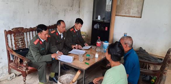 CBCS phòng PV05 tổ chức cho nhân dân ký cam kết bảo đảm ANTT tại xã Mường Phăng