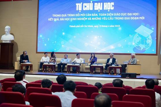 Ban Tuyên giáo Trung ương phối hợp với Bộ GD&ĐT, Đại học Quốc gia TPHCM tổ chức Hội thảo khoa học quốc gia về tự chủ đại học, ngày 21/4/2023, tại Hà Nội. Trong ảnh: Các nhà quản lý, nhà khoa học trao đổi tại hội thảo tự chủ đại học.