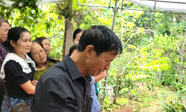Xúc động cả làng đội mưa đón liệt sĩ hi sinh trên đèo Bảo Lộc về với đất mẹ -0